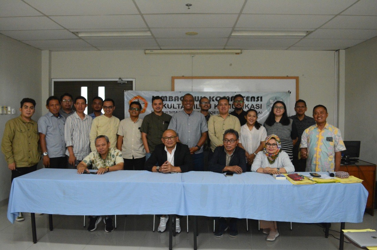 Foto bersama kegiatan konferensi Fakultas Ilmu Komunikasi Universitas Moestopo