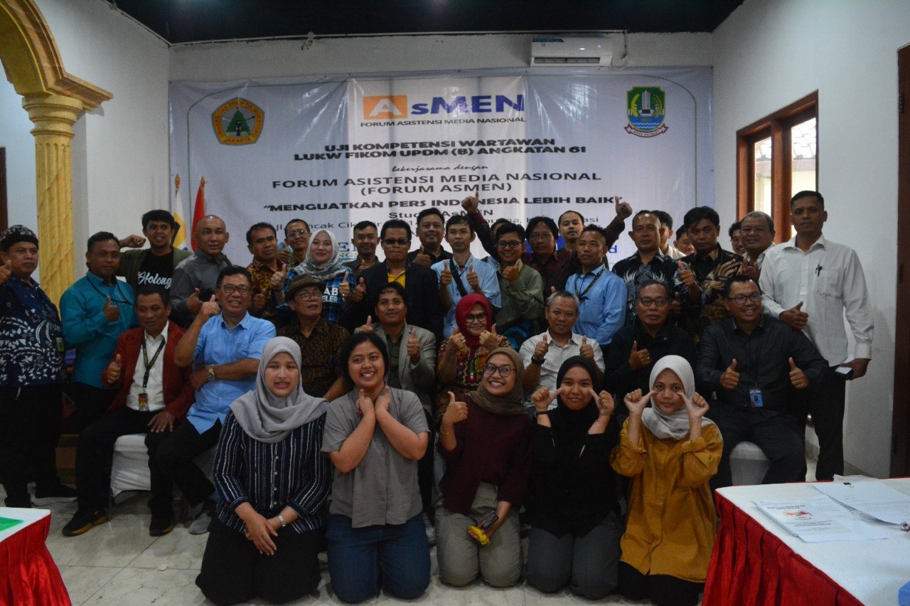 Foto bersama peserta Uji Kompetensi Wartawan LUKW FIKOM UPDM B Angkatan 61